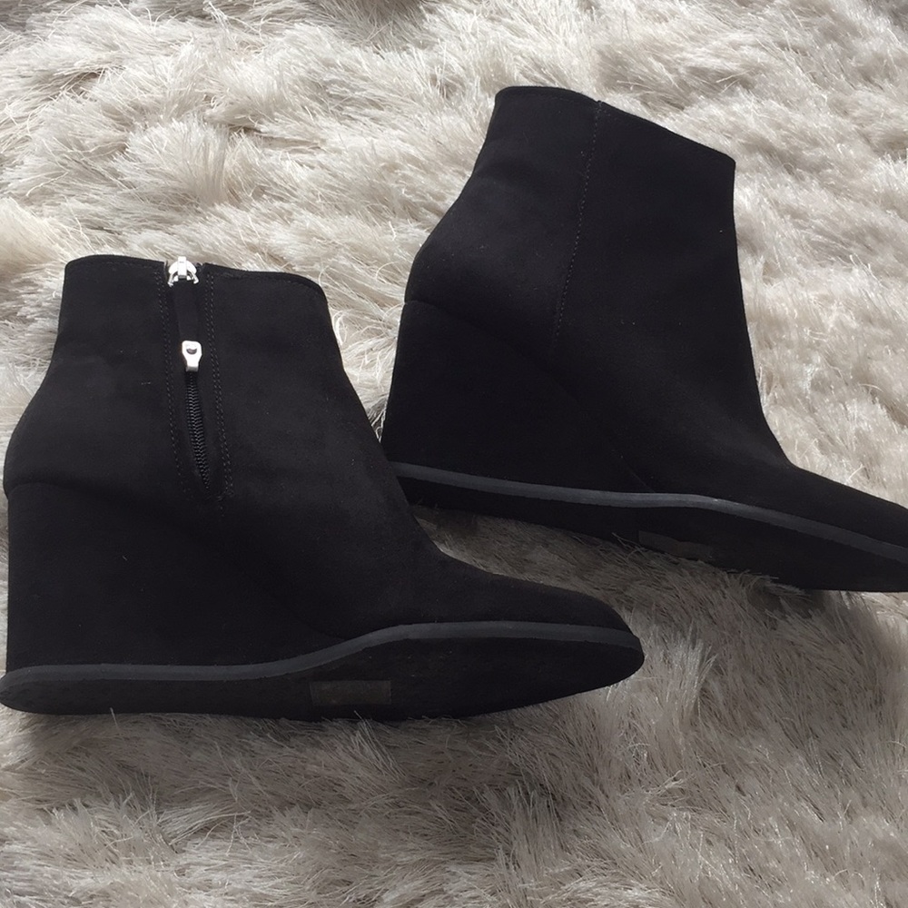 Black Wedges